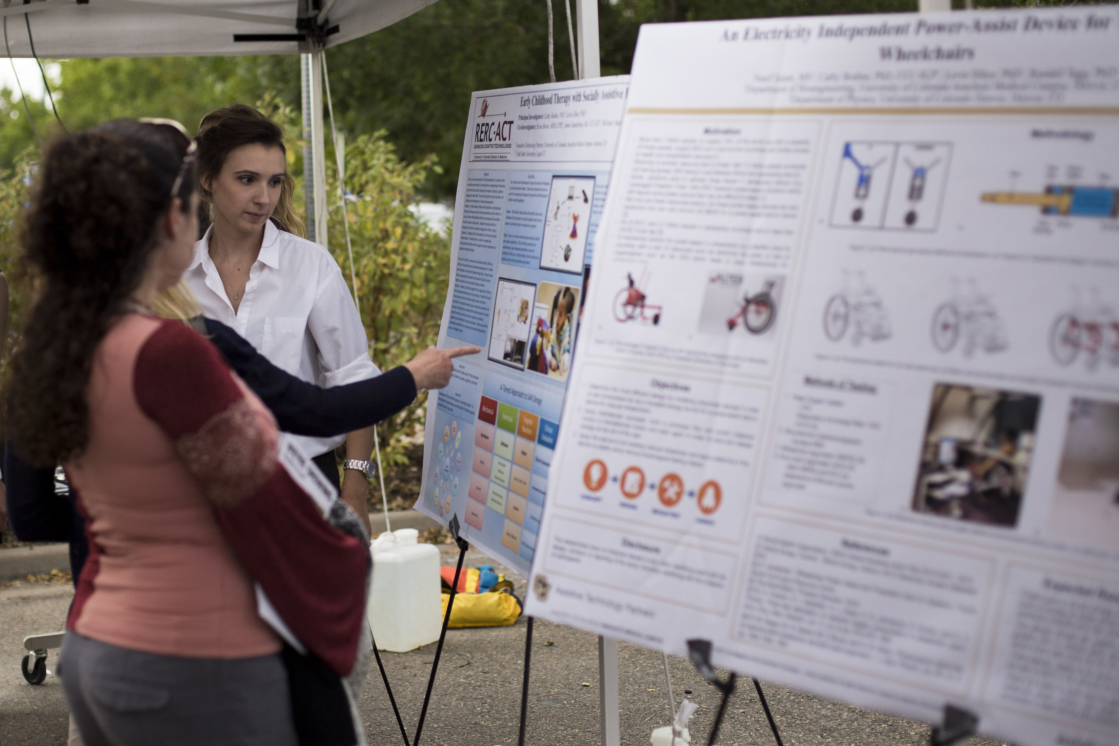 CU bioengineering student presents a poster session